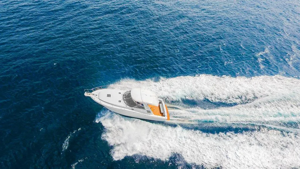 Sea Ray 37 — Czarter jachtów Punta Cana